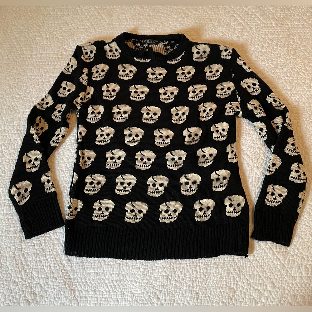 Women's ANYBODY COLLECTION Black & Cream Skull Print Sweater Size S/M NWT